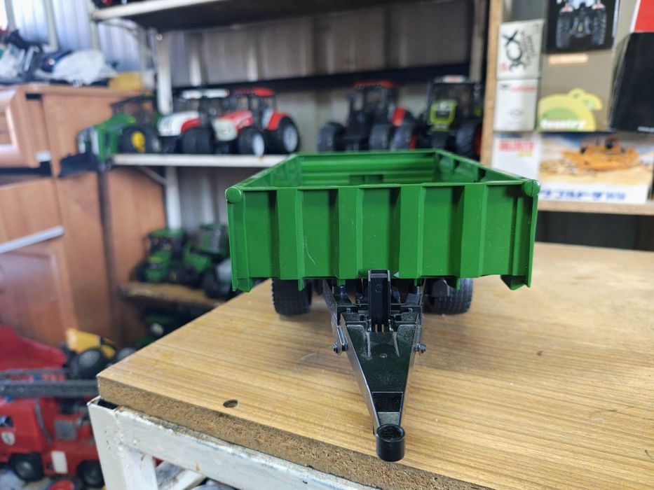 Bruder przyczepa z kiprem