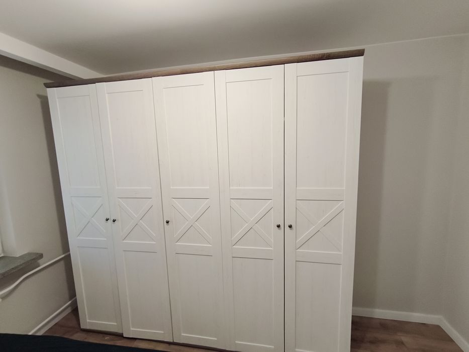 Szafa pięciodrzwiowa brw