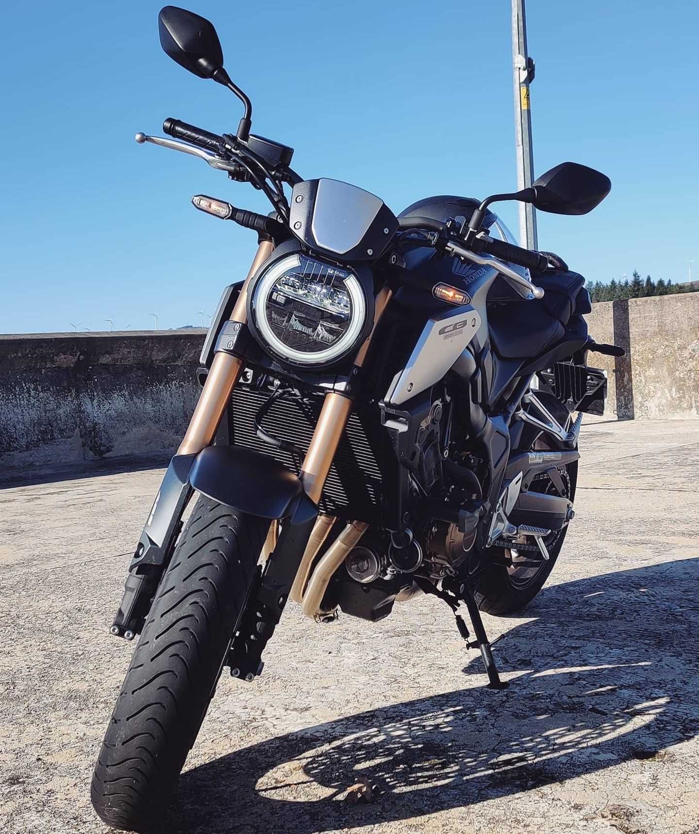 Honda CB650R 2020 com Akrapovic original