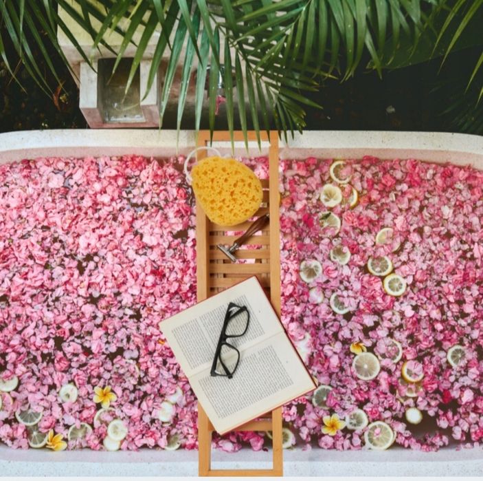 Banbusowa półka do wanny lub sypialni z nóżkami