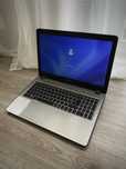 Laptop Acer Aspire do nauki lub pracy.