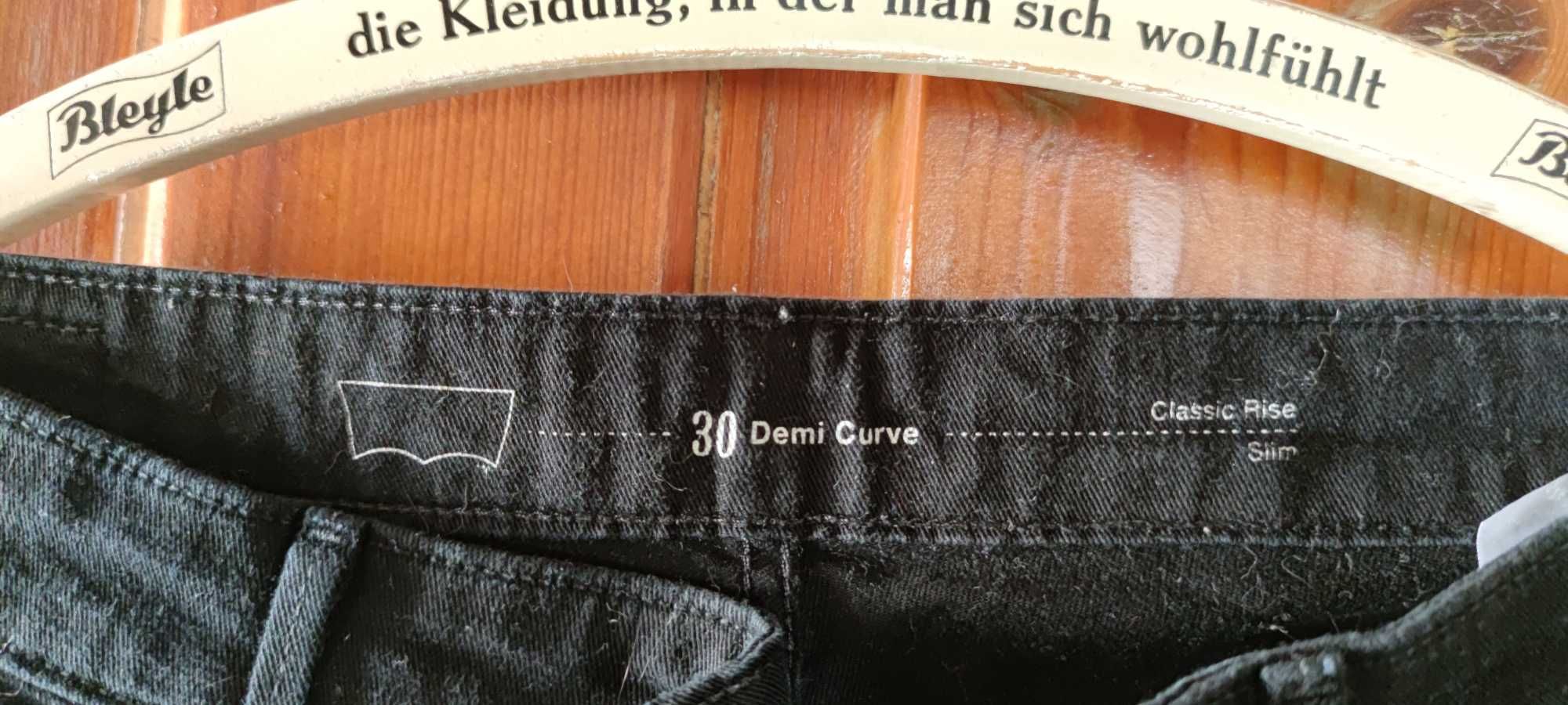 Jeansy czarne Levis Demi Curve, W 30 L 32,  stan wysoki.