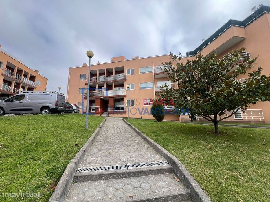 Apartamento T2 com 2 wc's em Canelas