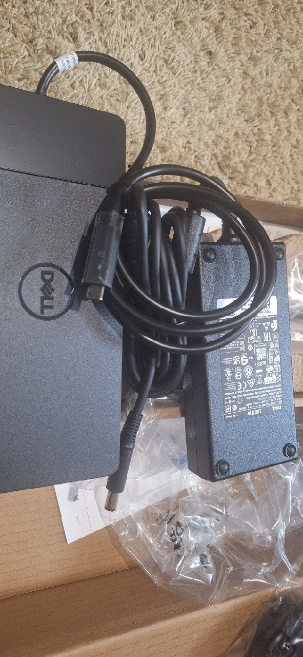 Stacja dokująca DELL WD19S z zasilaczem 180W