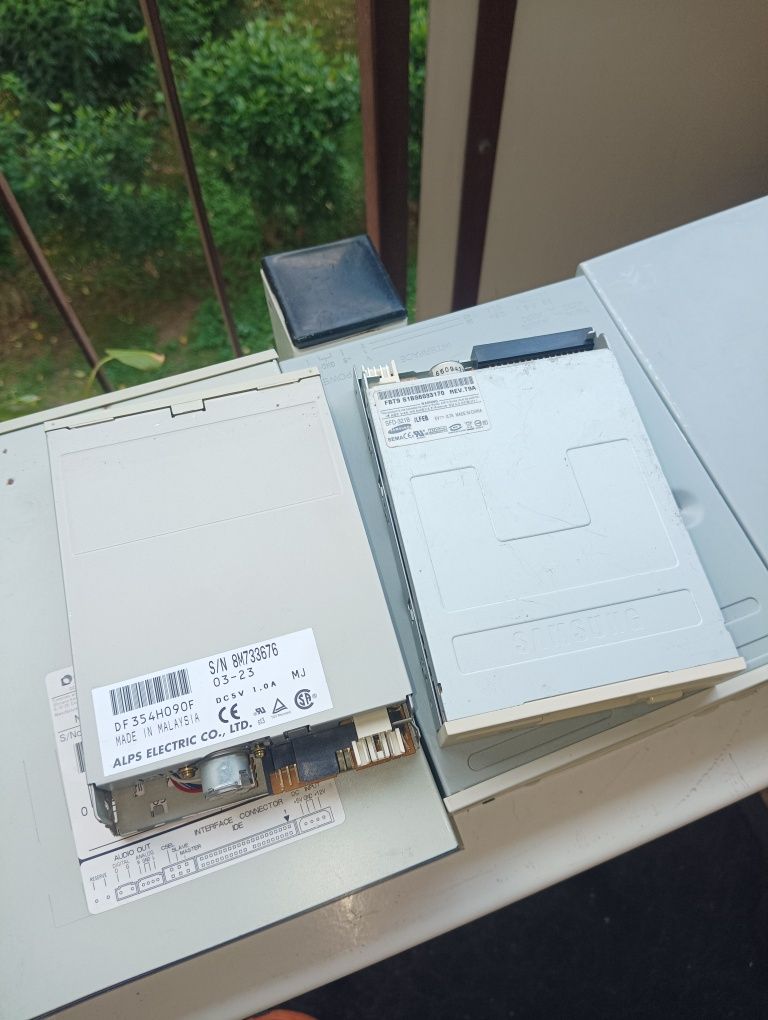 Napęd CD i dyskietek komputerowy