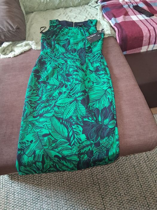 Vestido nunca usado com selo ainda. EN FOCUS