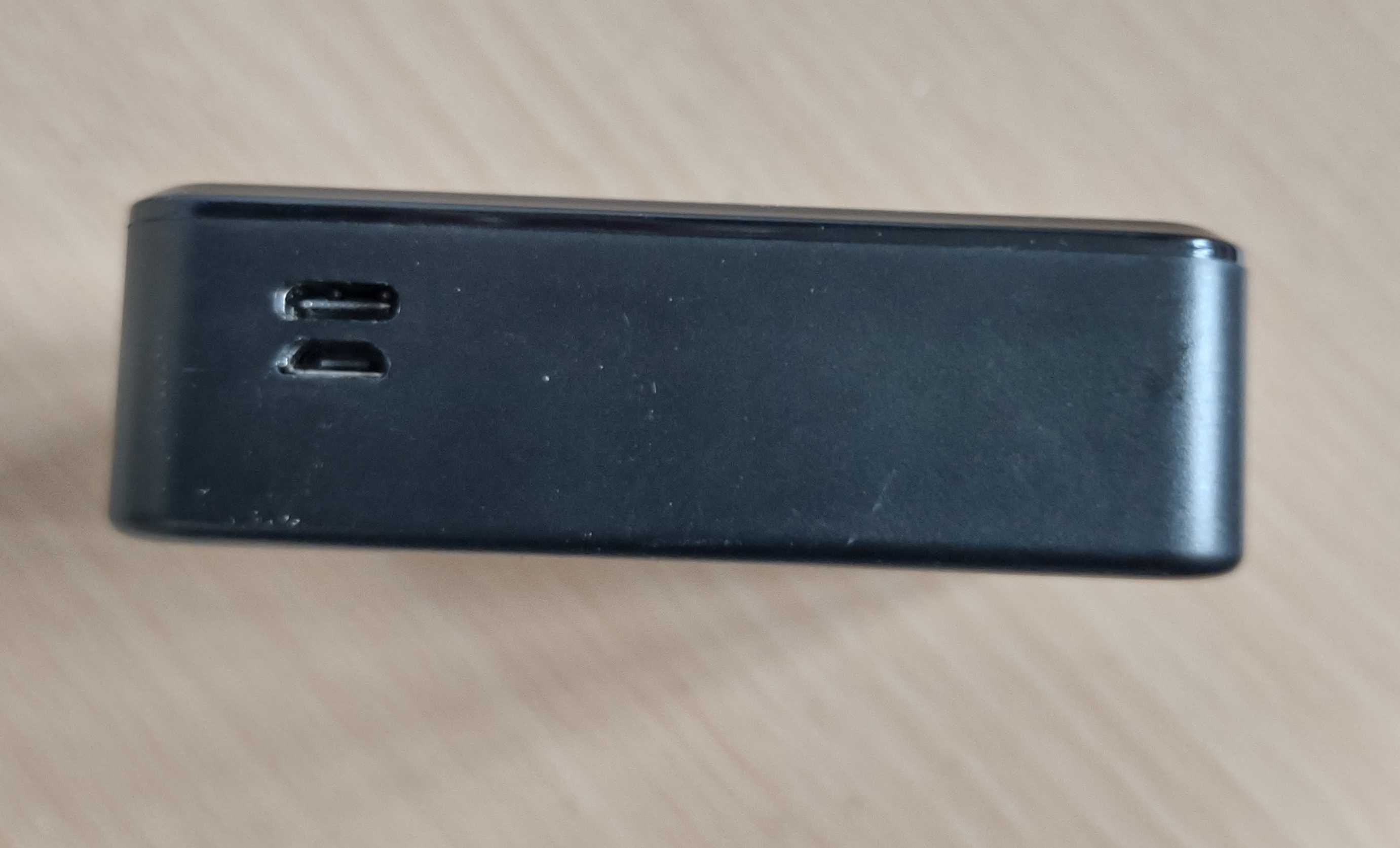 Power bank sprawny: dwa wejścia / dwa wyjścia +latarka