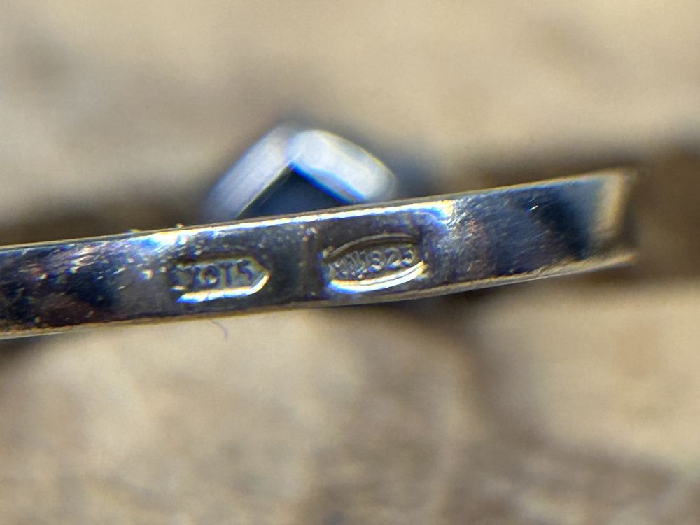 Piękny srebrny pierścionek 1.3g 925 próba