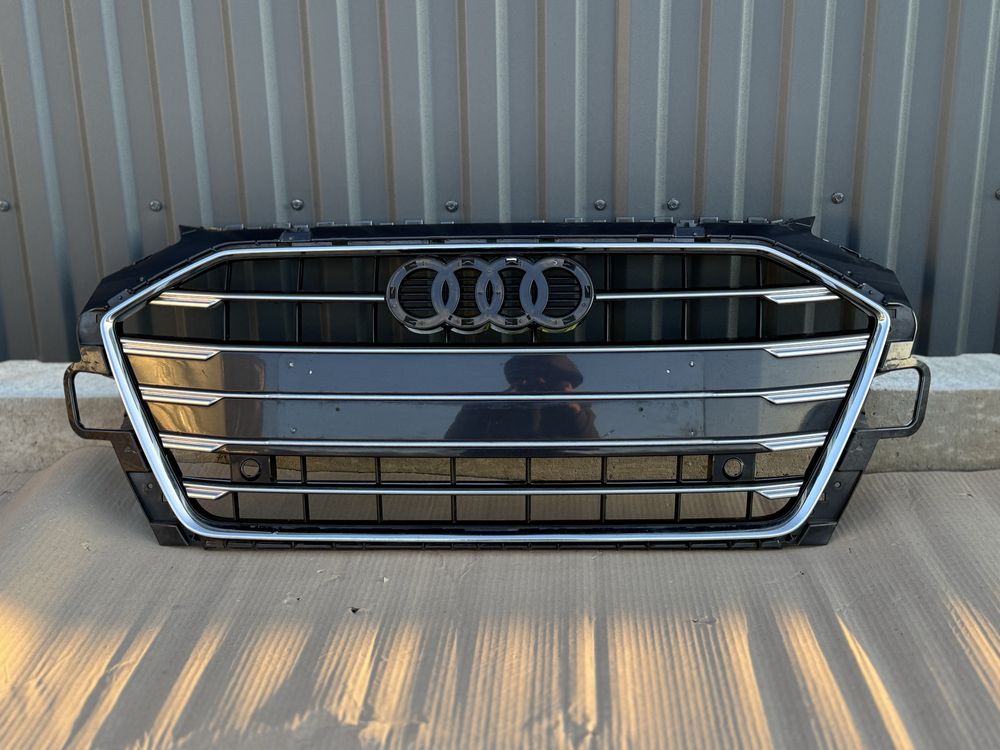 Решітка решетка радіаторів бампера центральна Audi A4 B9 lift рест