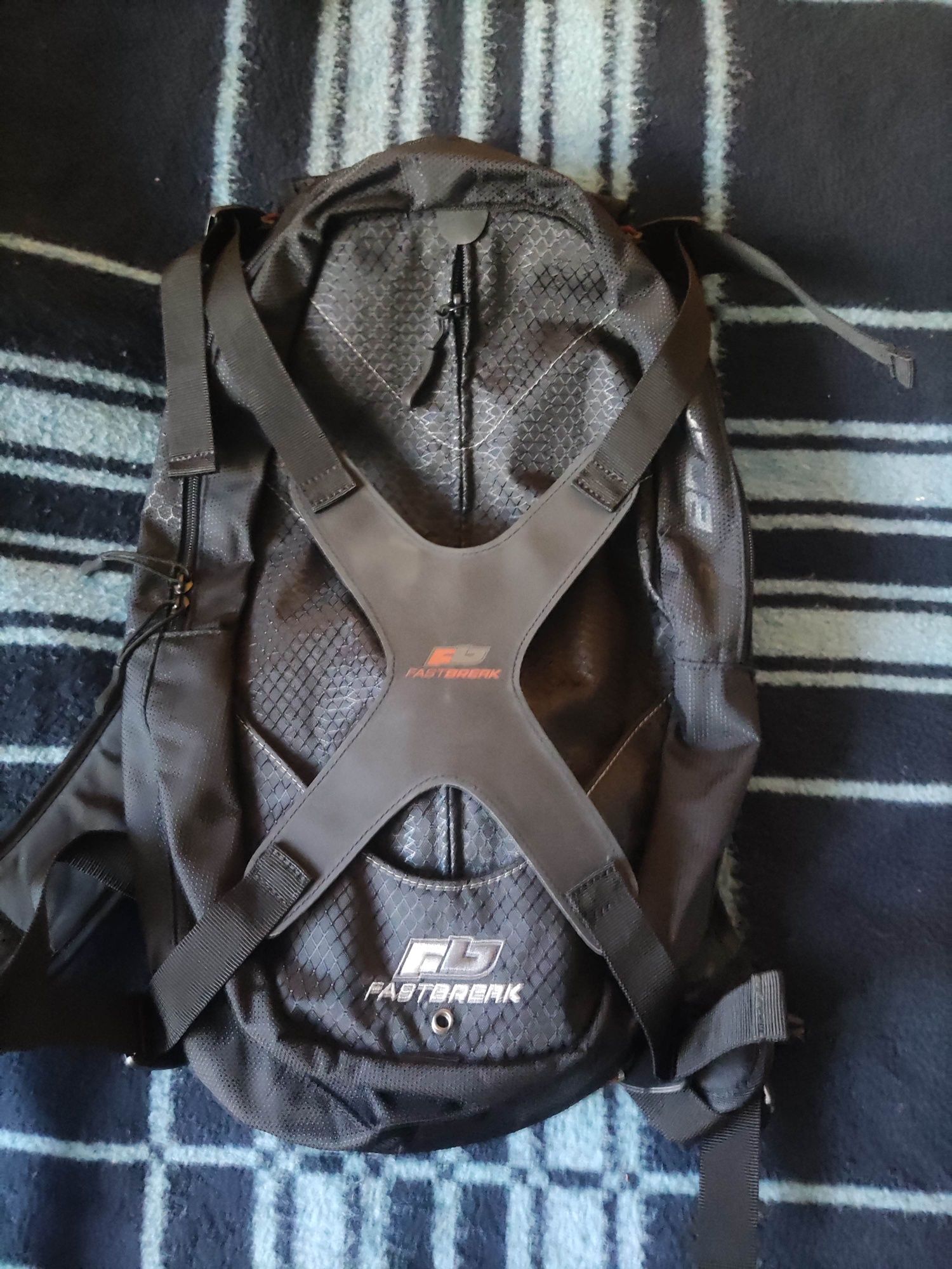 Plecak trekkingowy Fast Break

Stan bardzo dobry 

długość  32 cm
szer