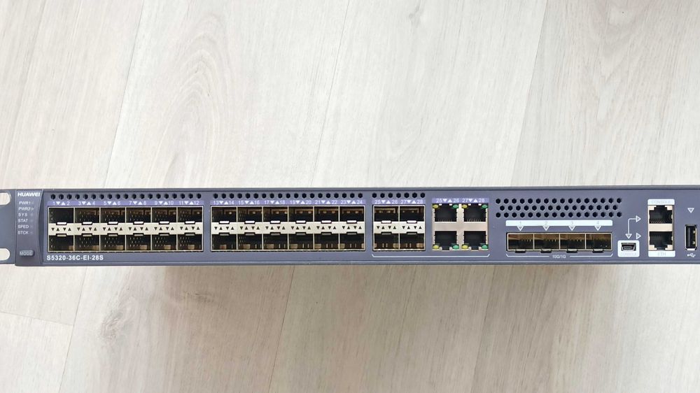 Коммутатор Huawei + подарок Juniper