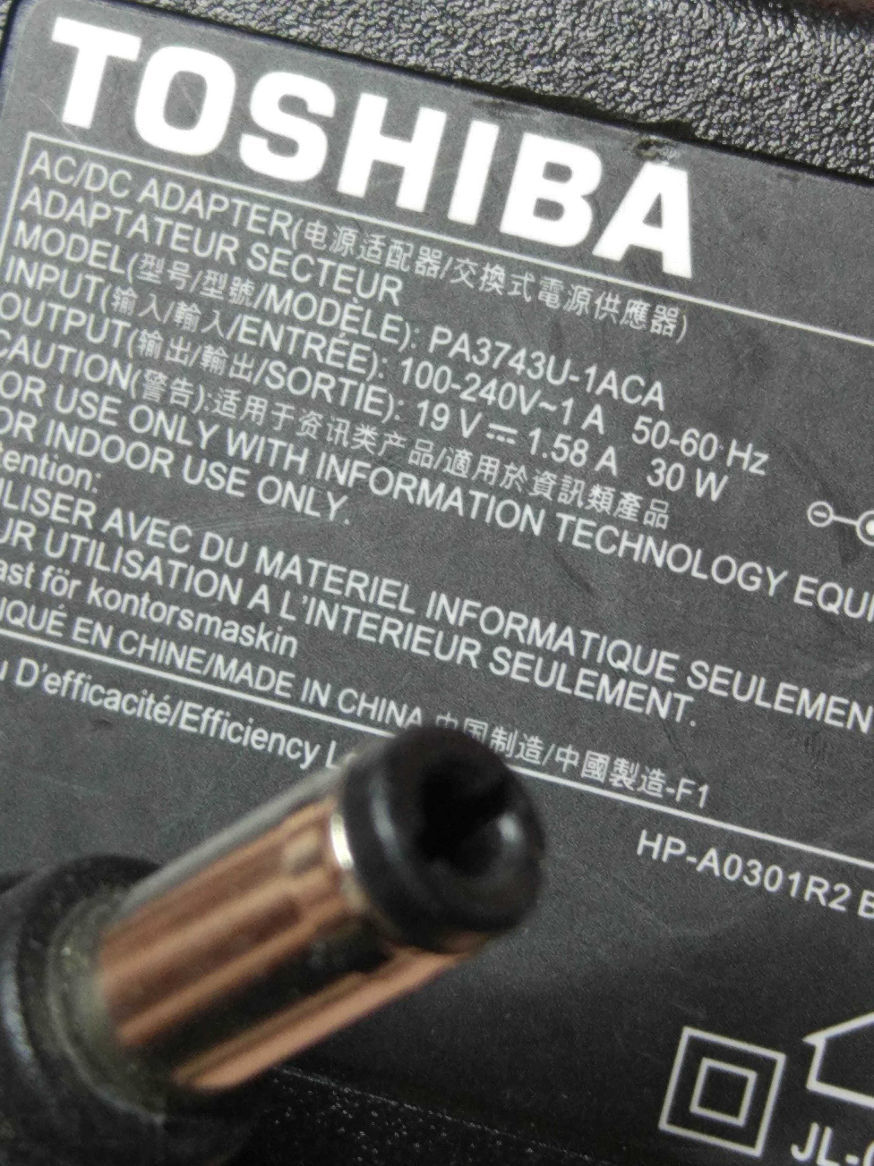 Блок питания зарядное для ноутбука нетбука TOSHIBA 19V 1.58A