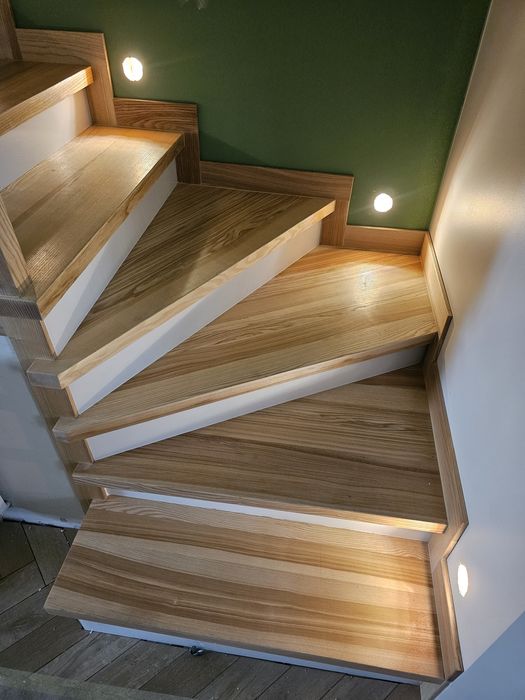 Stopnie, schody drewniane dąb, jesion, buk