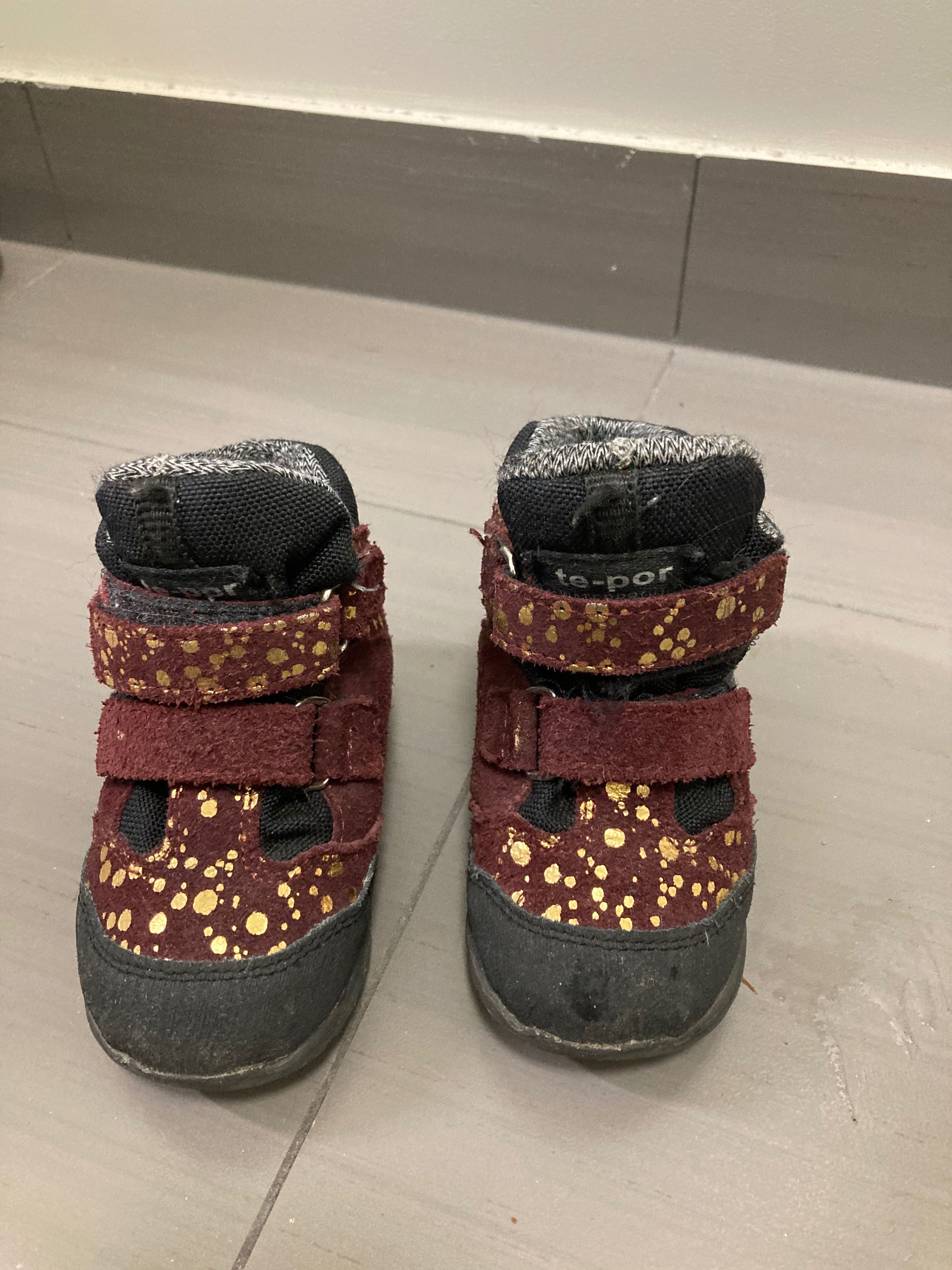 Buty przejściowe dziecięce firmy Mrugała rozmiar 21 bordowe