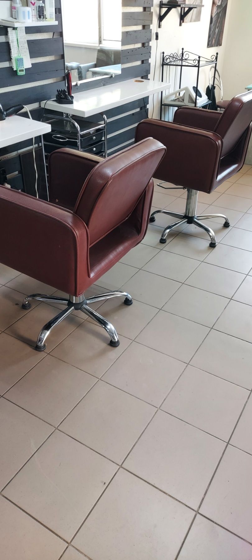 Продам перукарські крісла
