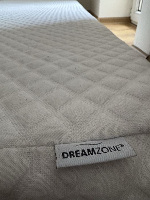 Twardy materac Dreamzone model SNERTA z Jysk