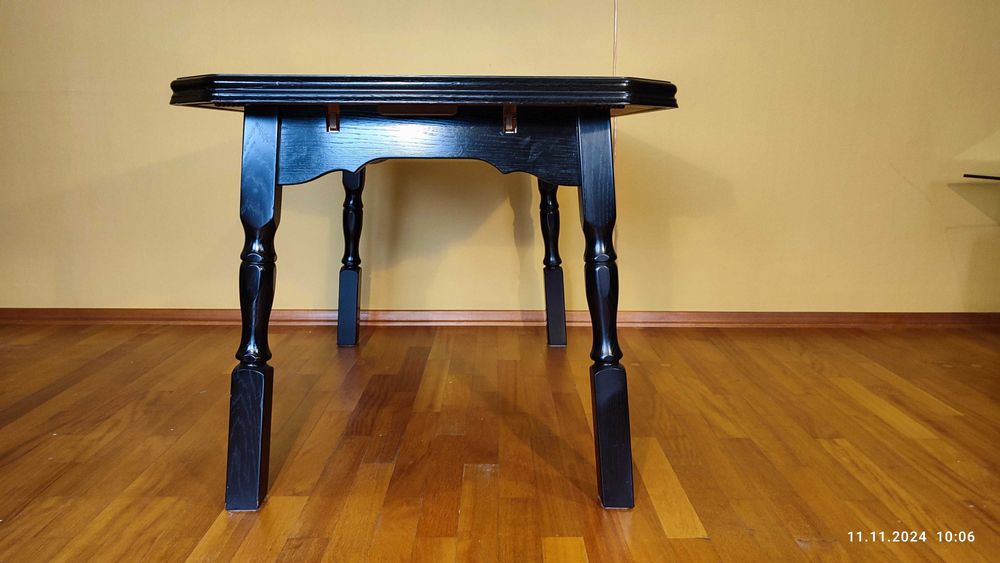 Stół drewniany, czarny, rozkładany