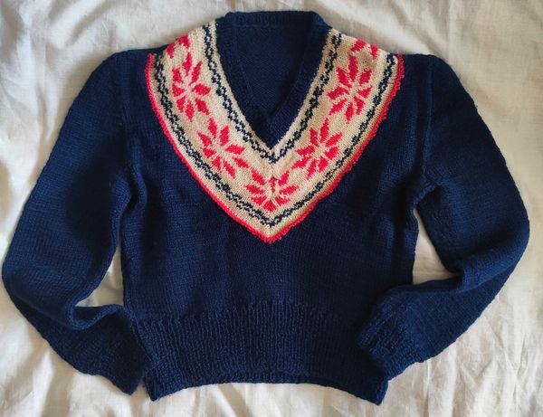Sweterek wełniany ręcznie robiony 10-12 lat