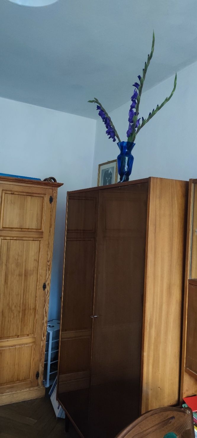 Szafa 2 drzwiowa z lustrem i 3 szufladami . okres PRL, Gdańsk