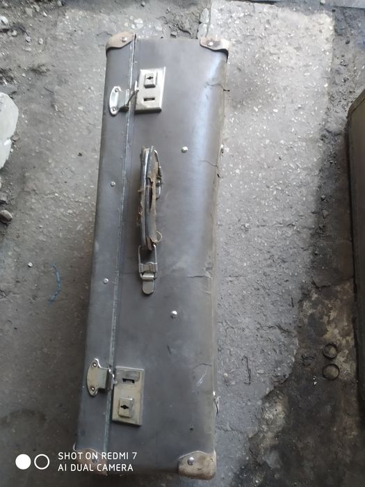 Продам старые чемоданы