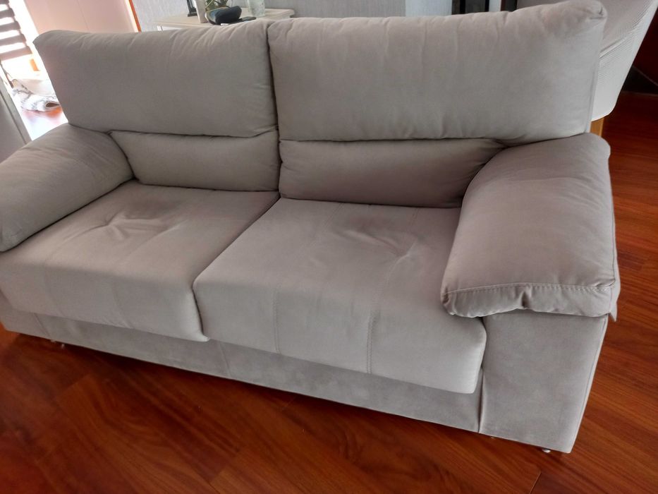 Sofá usado como novo