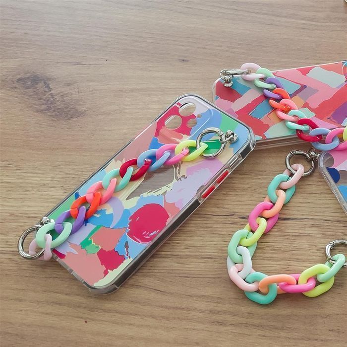 Etui Chain Color do iPhone 12 z Dekoracyjnym Łańcuszkiem