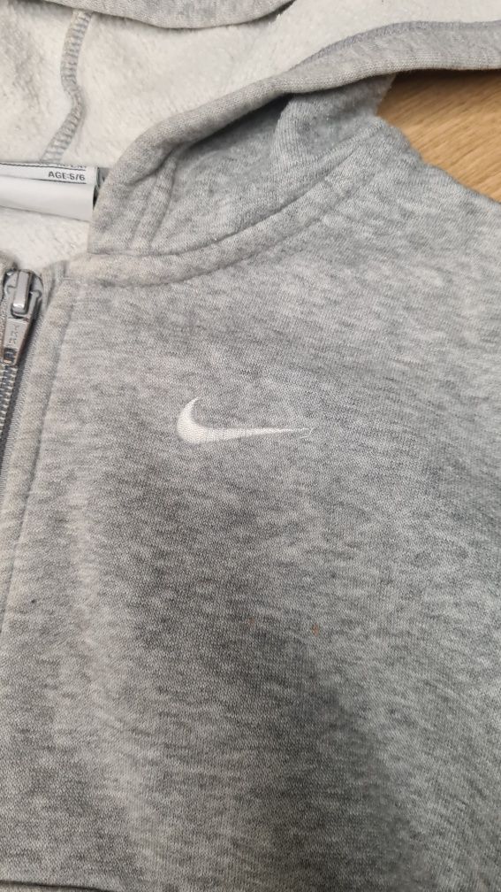 Bluza NIKE.  Szara. Z kapturem typu hoodie. 5 - 6 lat.  110 - 116.