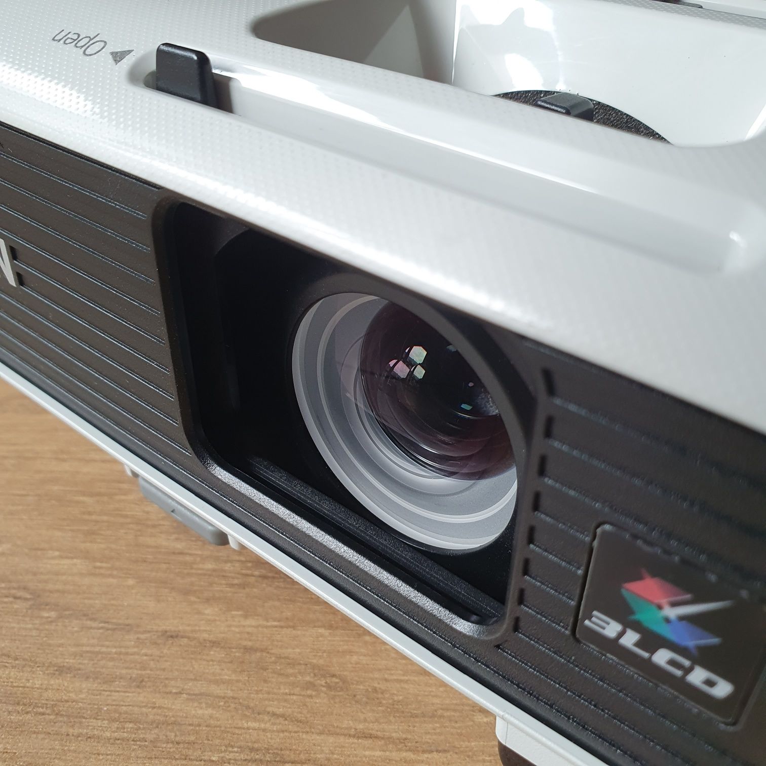 Проектор Epson EB-W04