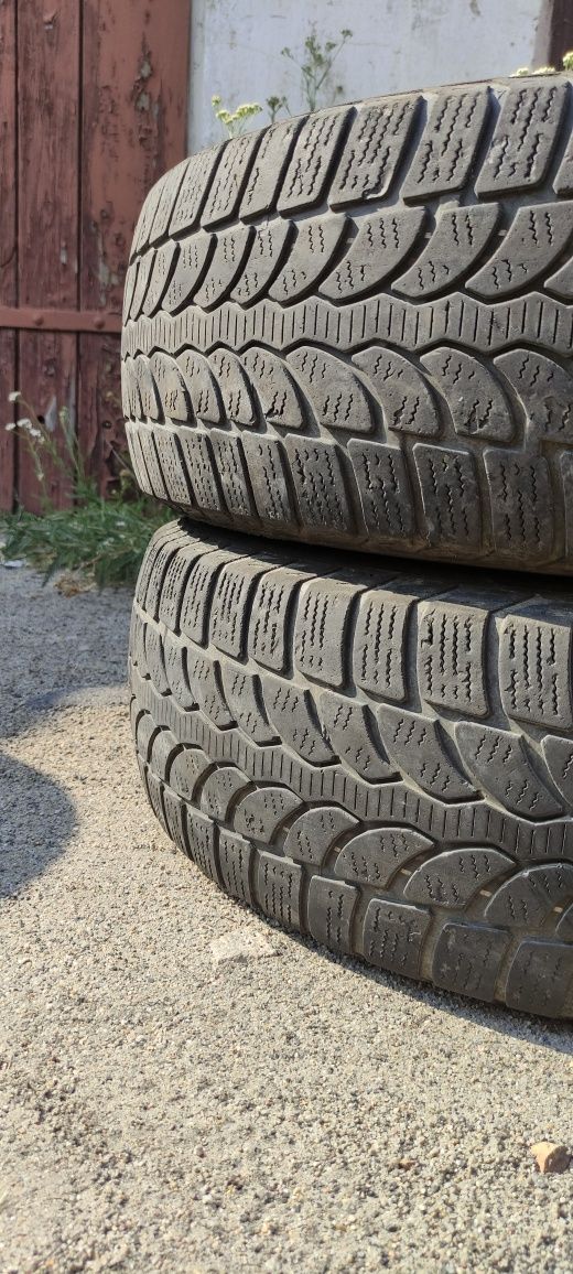 Opony zimowe z 2017r 215/65/16 Bridgestone PN