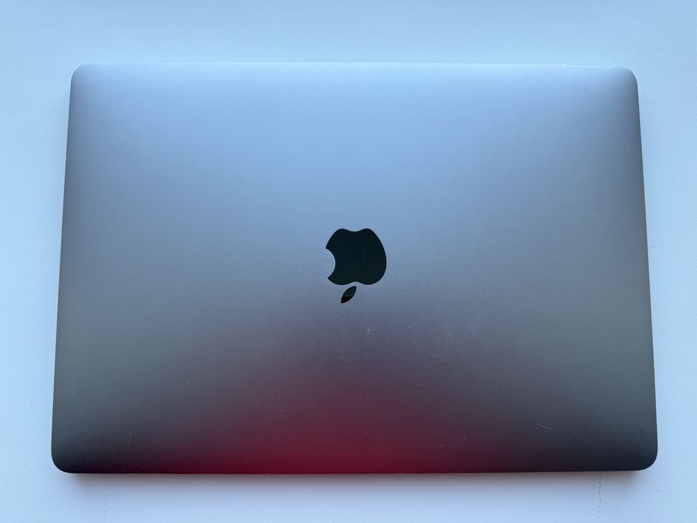 Apple MacBook Pro 13 2018/i7/2.7ghz/16gb/512gb