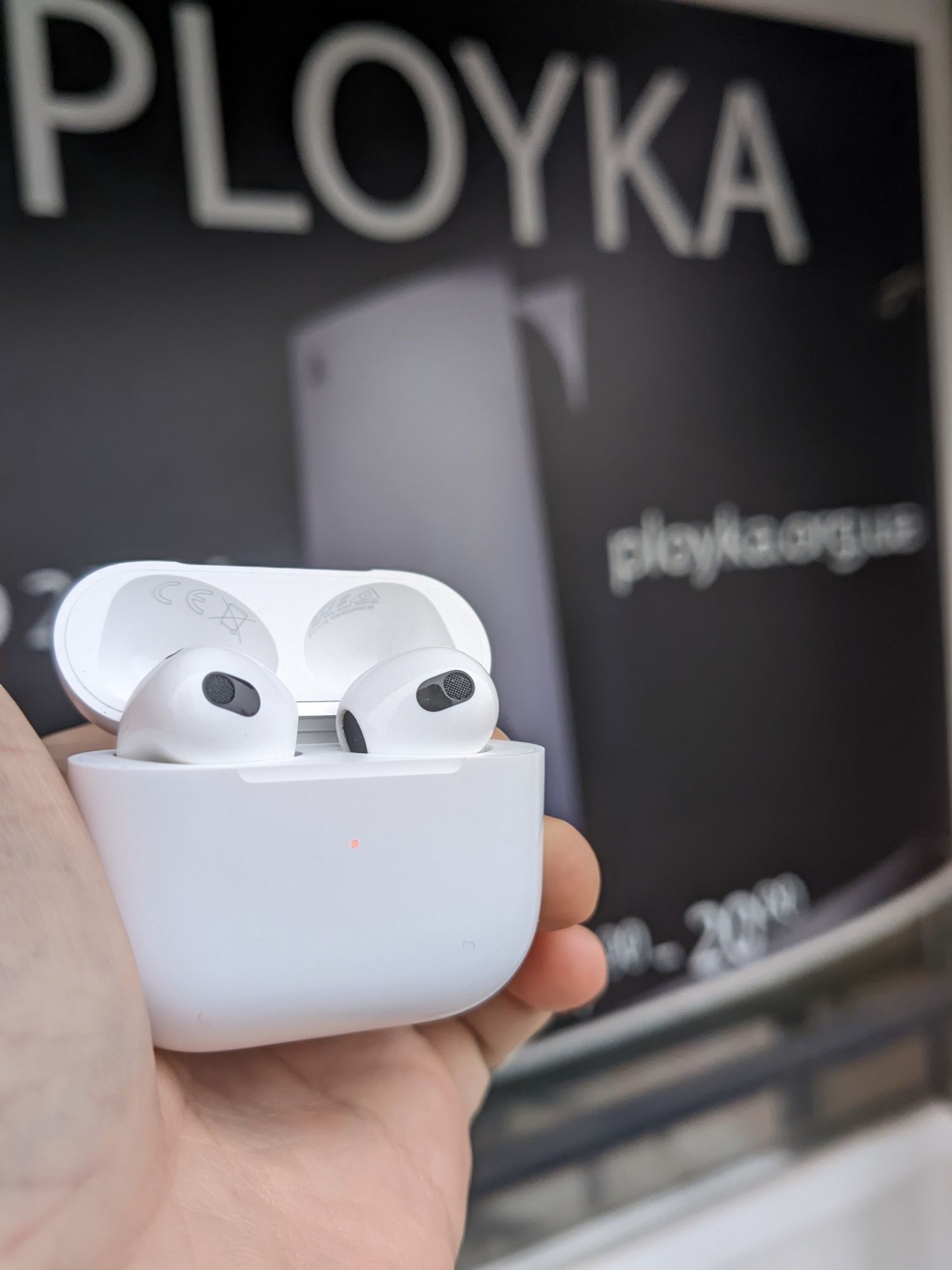 Магазин. Правий, Лівий навушник Apple AirPods 3.