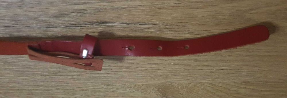 Makalu Pasek Czerwony z Szeroką Metalową Klamrą