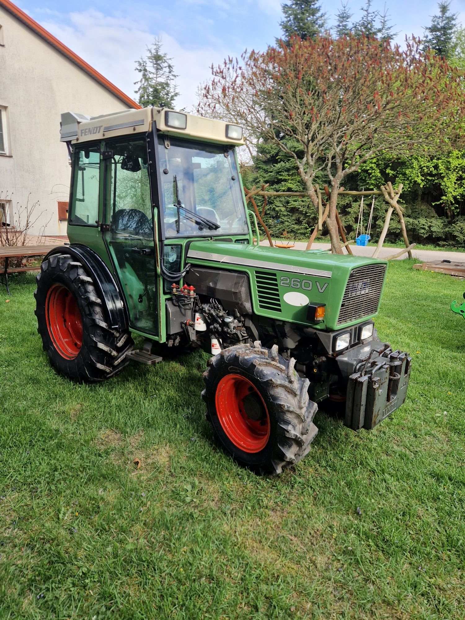 Ciągnik sadowniczy Fendt 260v