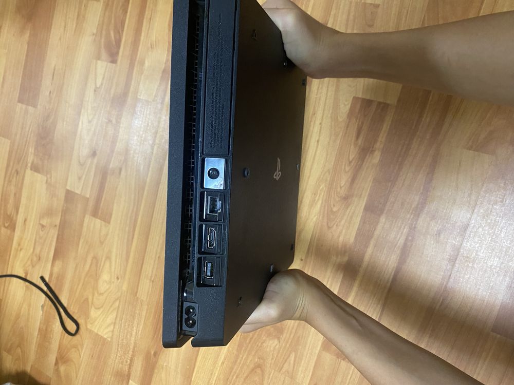 Продаю playstation 4 slim