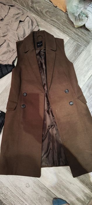 Разом Курточка, вітровка і жилетка для дівчаток хс розмір