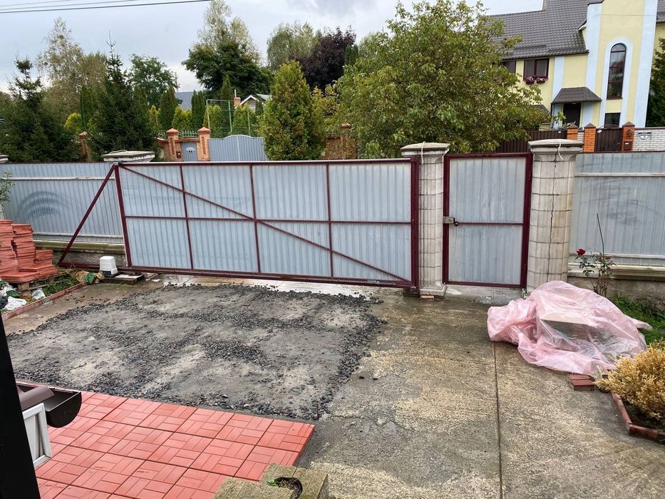 залити  бетон  забор паркан секційний дерев'яний профіль бетонні робот