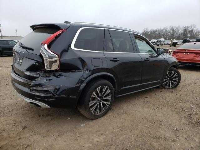 Volvo XC90 T5, z 2021 roku, model USA.