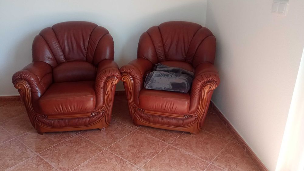 Sofá de 3 lugares mais dois cadeirões