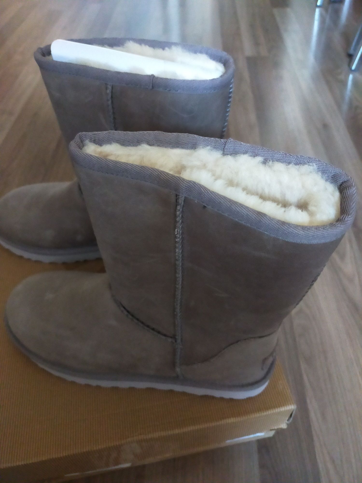 Кожаные угги UGG