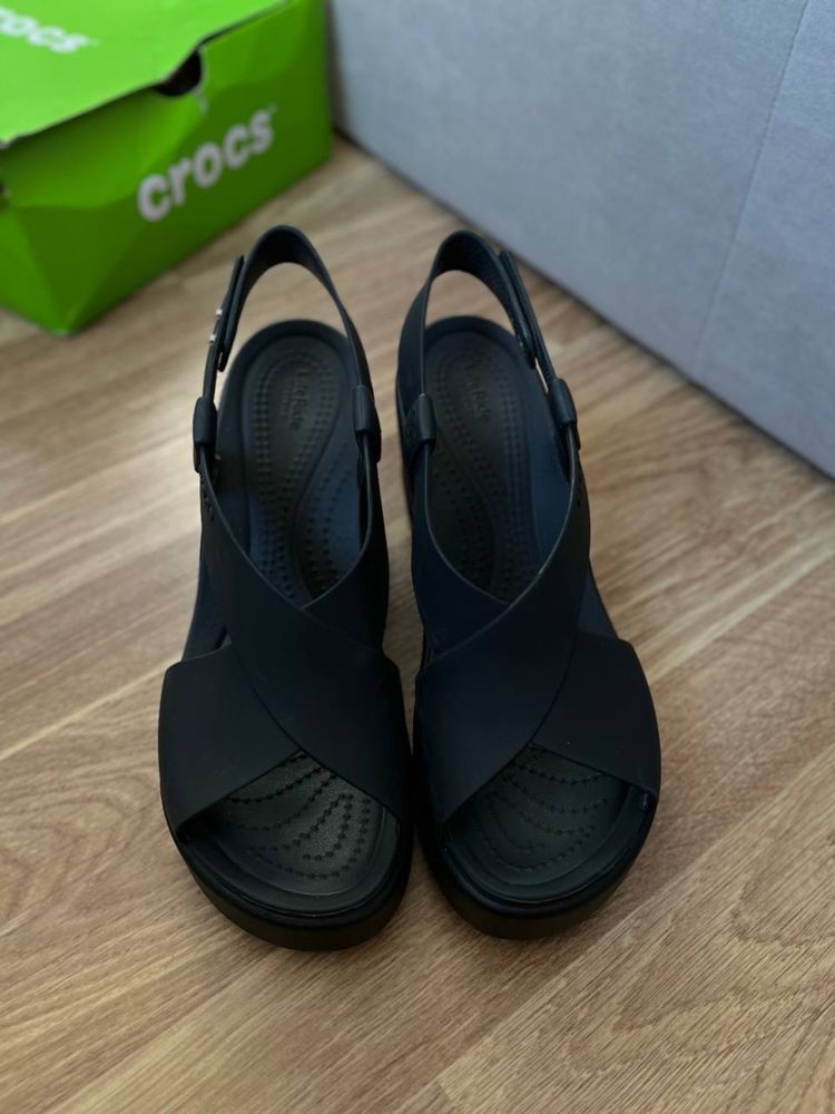 Crocs  Босоніжки Brooklyn High Wedge W8