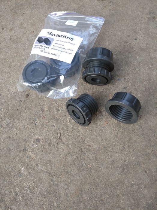 Ножки в 50 ту хроміровану трубу.