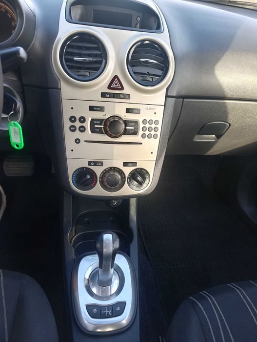 Opel Corsa automático 1.2  2008