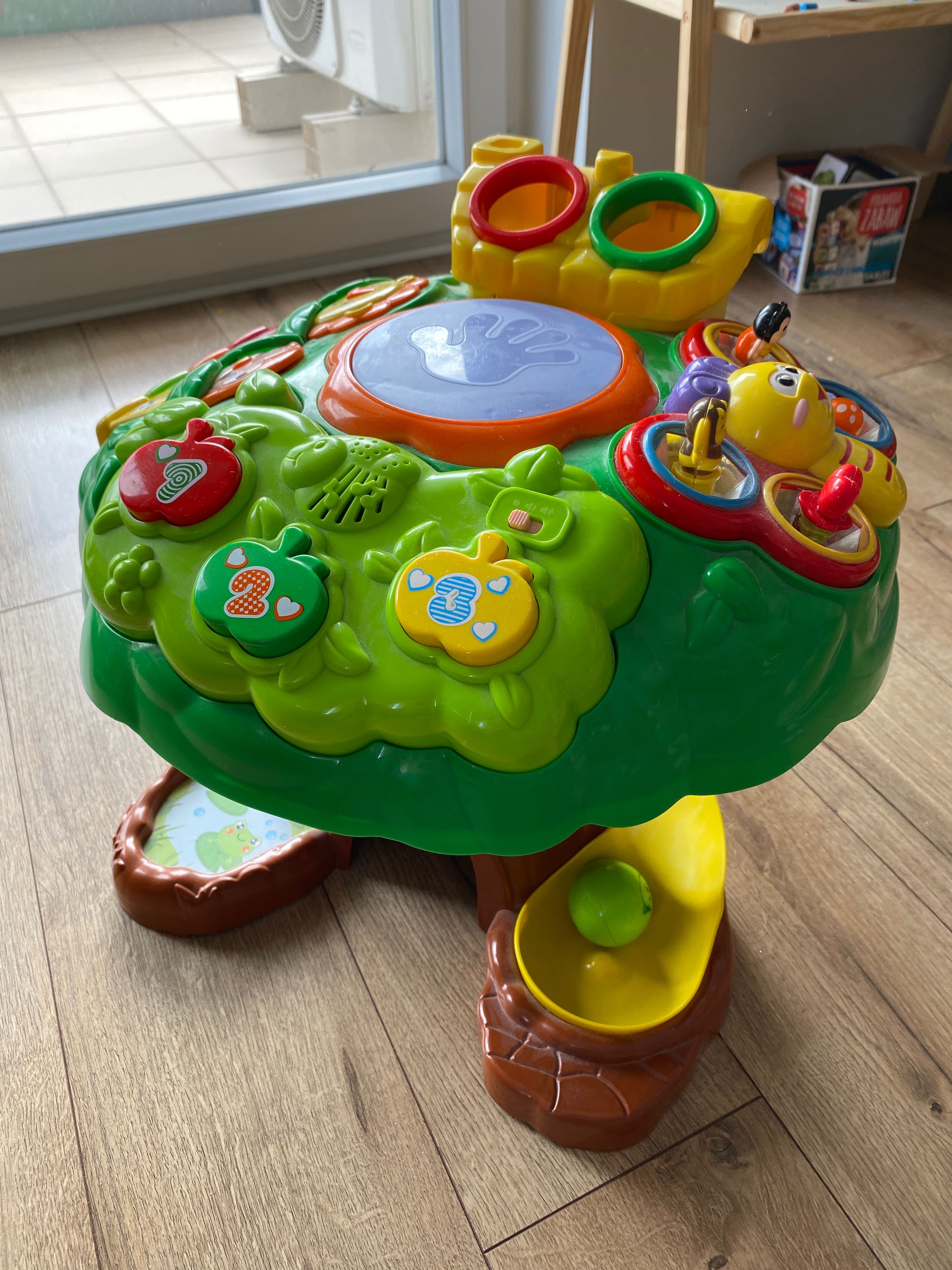 Zabawka mądre drzewko - stolik edukacyjny dla dzieci 3+ EUROBABY