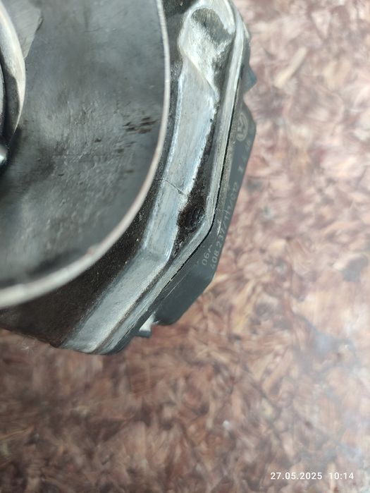 Дросельна заслонка Шкода тур 1.6 Фольцваген гольф 1.6