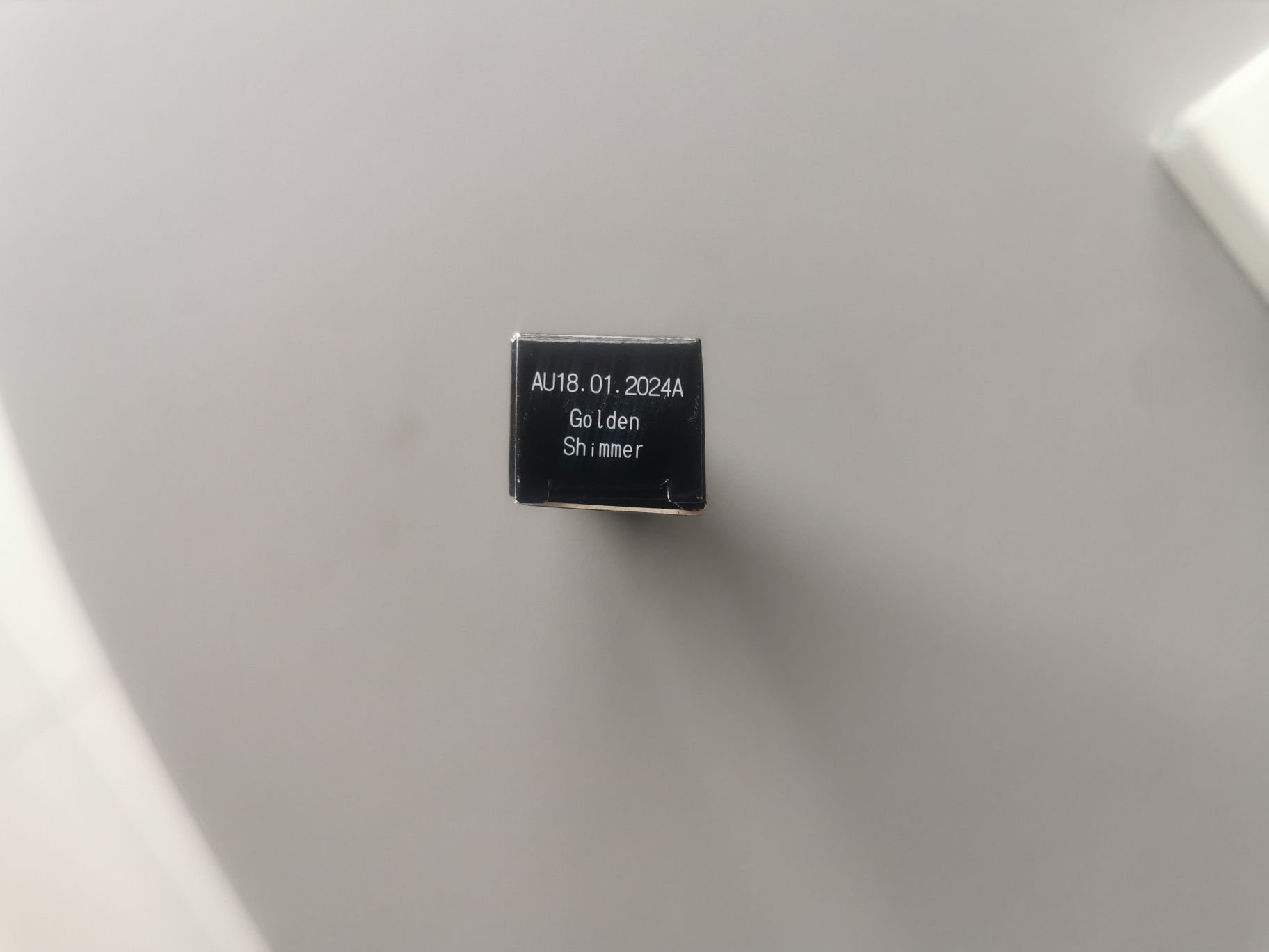 Cień do powiek w kredce Avon Power Stay 16h