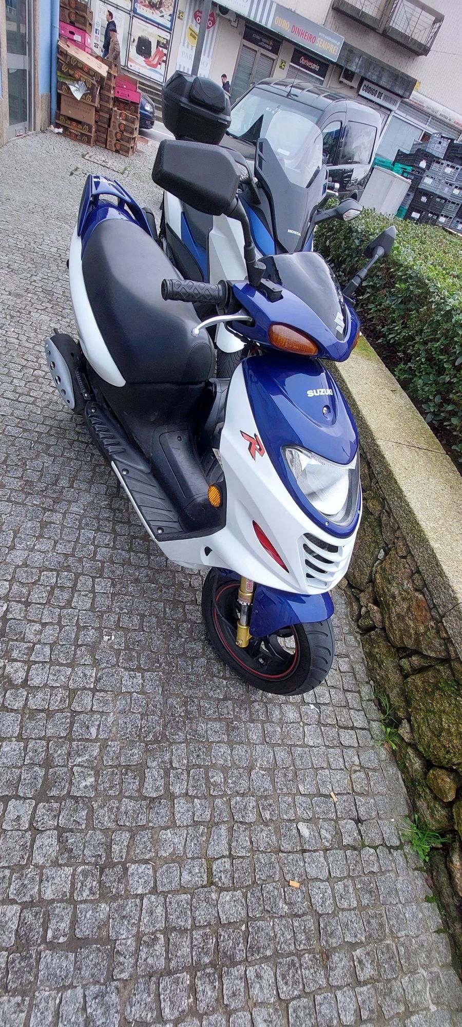 Vendo Suzuki katana R