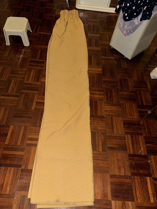Conjunto 2 cortinas tecido opaco amarelo escuro