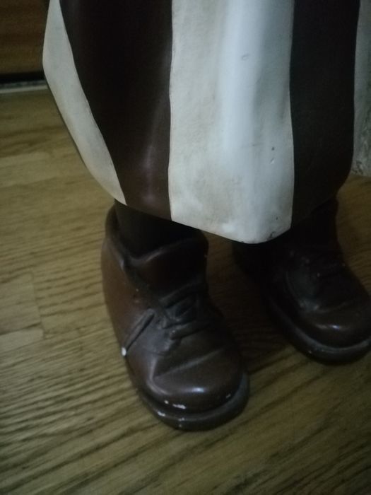 Casal de meninos em gesso