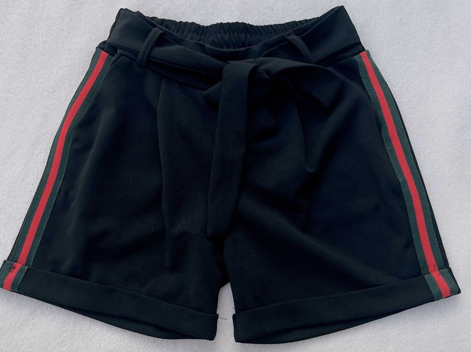 Czarne eleganckie spodenki z lampasem – rozm. 34