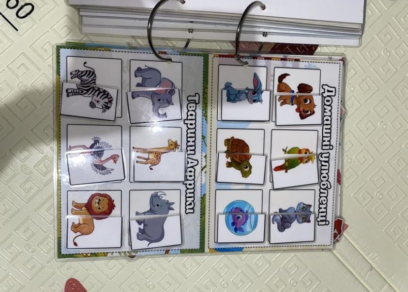 Розвиваючий альбом на липучках